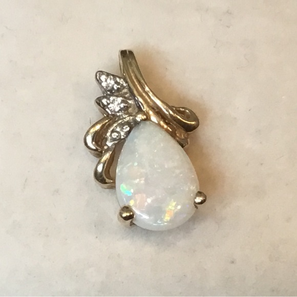 EH Jewelry - 14k Gold Pear Opal Diamond Pendant 2.1g.